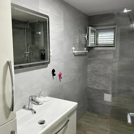Borozan Apartment Kastela